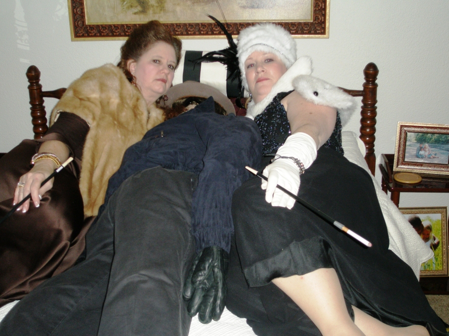 The Night before Christmas – 11. Evie, the Dead Body and Beryl 
								– Shannon Janssen
